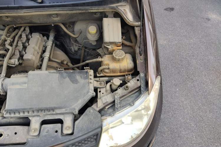Used Wuling Hongguang 2015 1.2L S Base Model China IV Engine Bay Left
