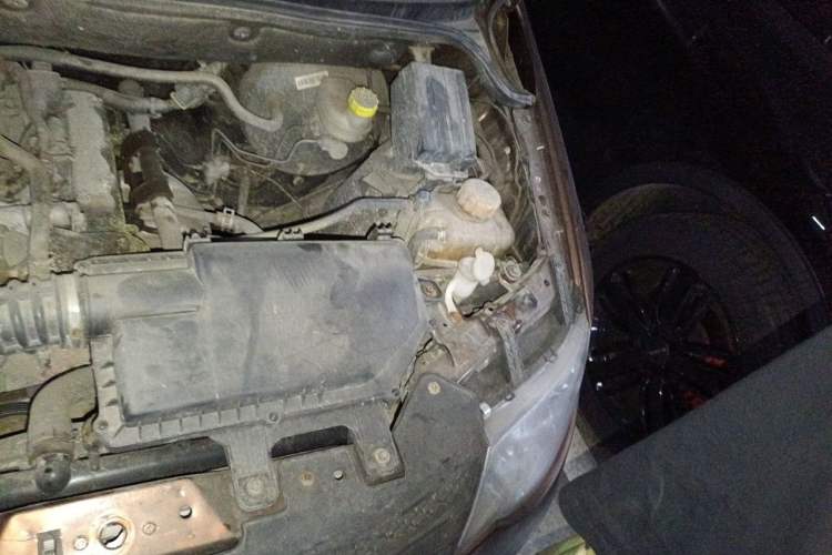 Used Wuling Hongguang 2015 1.2L S Base Model China V Standard Engine Bay Left