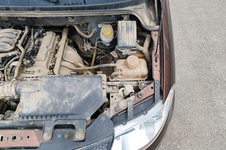 Used Wuling Hongguang 2015 1.2L S Base Model China V Standard Engine Bay Left