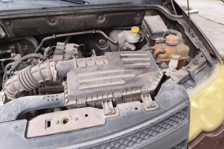 Used Wuling Hongguang 2015 1.5L S Basic Version China V Standard Engine Bay Left
