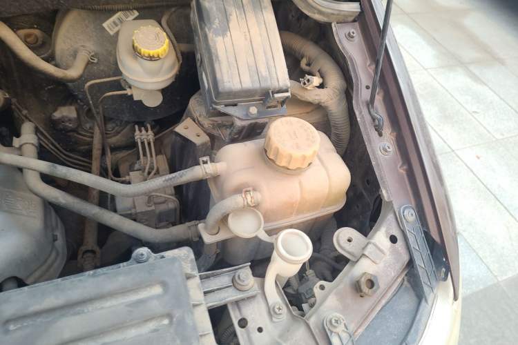 Used Wuling Hongguang 2015 1.5L S Basic Version China V Standard Engine Bay Left