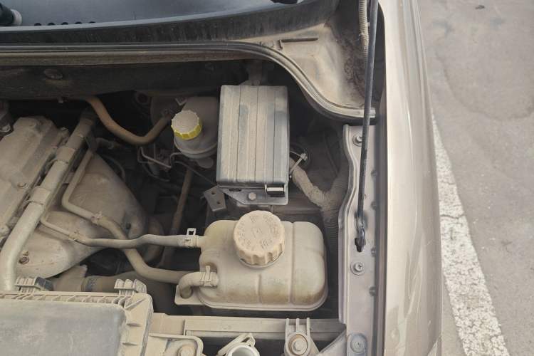 Used Wuling Hongguang 2015 1.2L S Base Model China IV Engine Bay Left