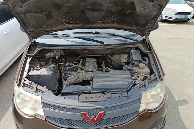 Used Wuling Hongguang 2015 1.5L S Basic Version China V Standard Engine Bay