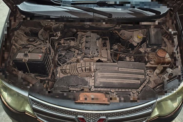 Used Wuling Hongguang 2015 1.5L S Basic Version China V Standard Engine Bay