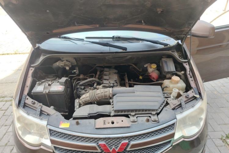 Used Wuling Hongguang 2015 1.5L S Basic Version China V Standard Engine Bay