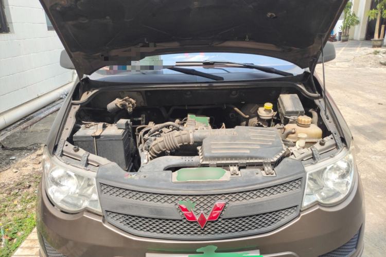 Used Wuling Hongguang 2015 1.5L S Basic Version China V Standard Engine Bay