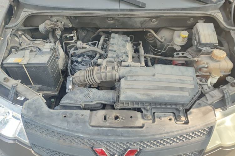Used Wuling Hongguang 2015 1.5L S Basic Version China V Standard Engine Bay