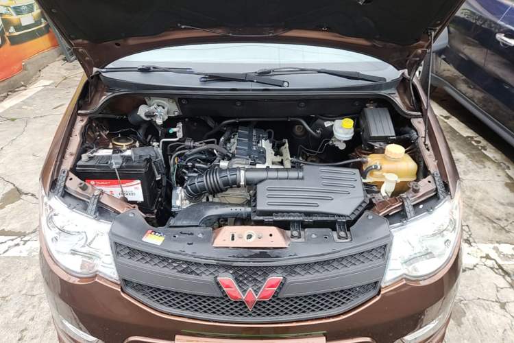 Used Wuling Hongguang 2015 1.5L S Base Model China IV Engine Bay