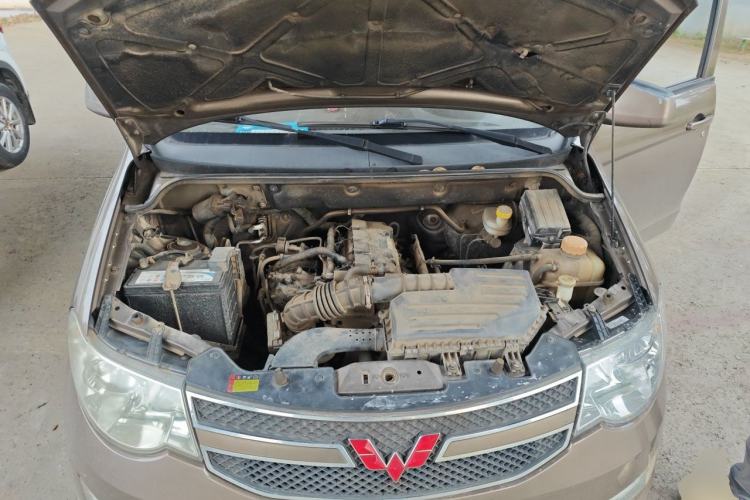 Used Wuling Hongguang 2015 1.5L S Basic Version China V Standard Engine Bay