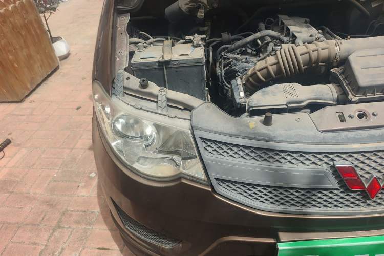 Used Wuling Hongguang 2015 1.5L S Basic Version China V Standard Engine Bay Right
