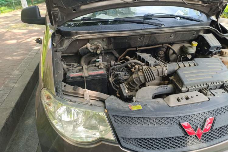 Used Wuling Hongguang 2015 1.5L S Basic Version China V Standard Engine Bay Right