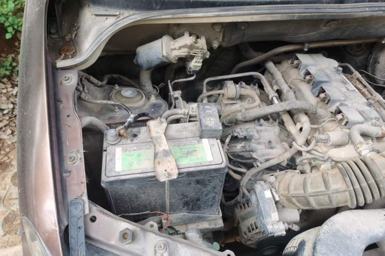 Used Wuling Hongguang 2015 1.5L S Basic Version China V Standard Engine Bay Right