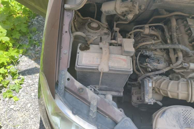 Used Wuling Hongguang 2015 1.5L S Basic Version China V Standard Engine Bay Right