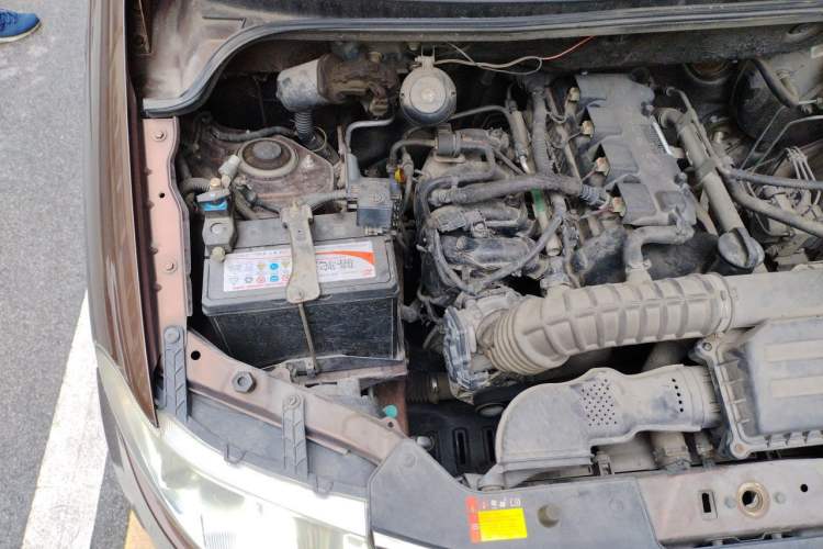 Used Wuling Hongguang 2015 1.5L S Basic Version China V Standard Engine Bay Right