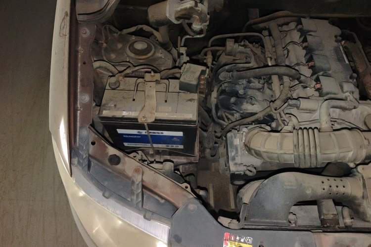 Used Wuling Hongguang 2015 1.5L S Basic Version China V Standard Engine Bay Right