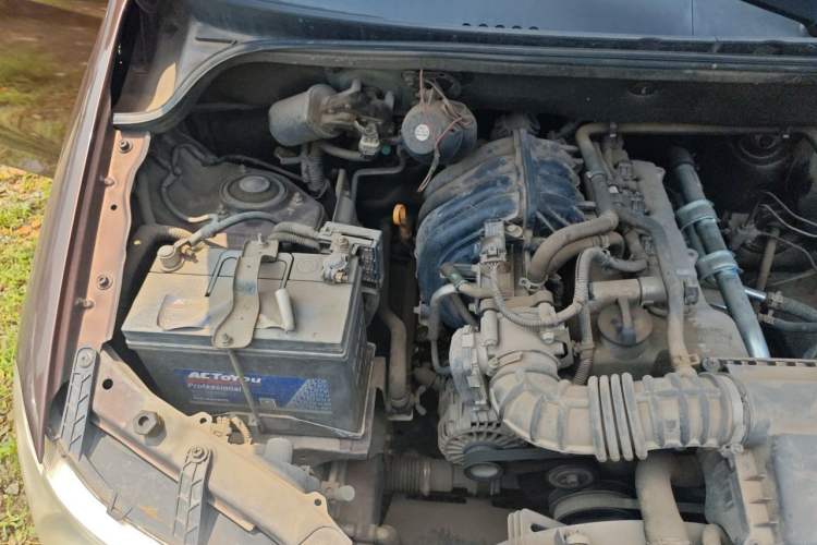 Used Wuling Hongguang 2015 1.2L S Base Model China V Standard Engine Bay Right
