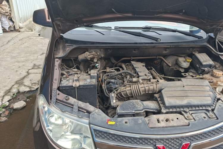 Used Wuling Hongguang 2015 1.5L S Base Model China IV Engine Bay Right