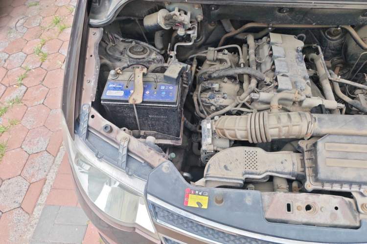 Used Wuling Hongguang 2015 1.5L S Basic Version China V Standard Engine Bay Right