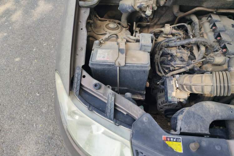 Used Wuling Hongguang 2015 1.5L S Basic Version China V Standard Engine Bay Right