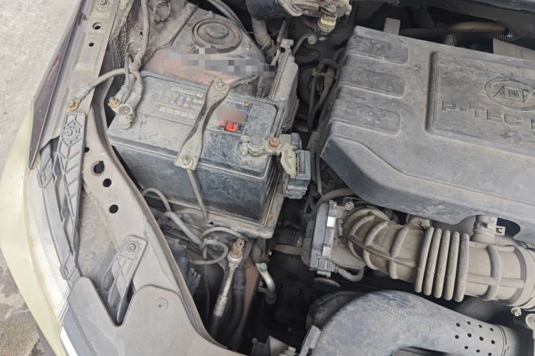 Used Wuling Hongguang 2015 1.5L S1 Luxury National Emission Standard V Engine Bay Right