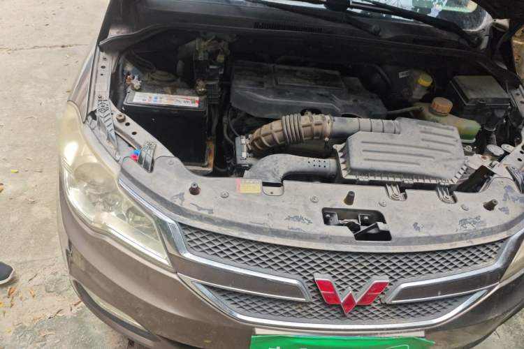 Used Wuling Hongguang 2015 1.5L S1 Luxury National Emission Standard V Engine Bay Right