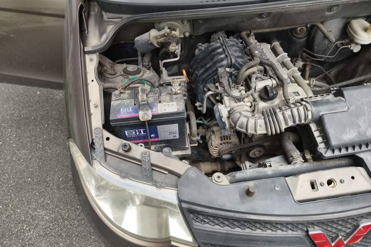 Used Wuling Hongguang 2015 1.2L S Base Model China IV Engine Bay Right