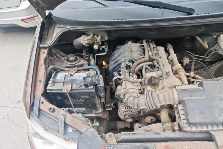 Used Wuling Hongguang 2015 1.2L S Base Model China IV Engine Bay Right