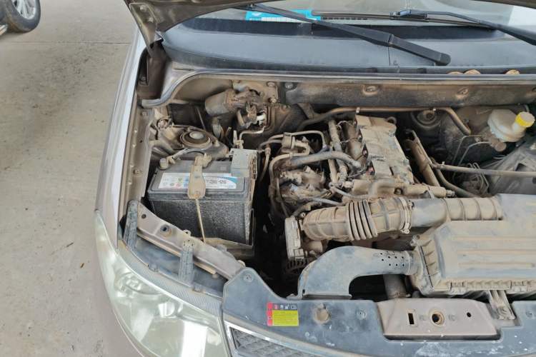 Used Wuling Hongguang 2015 1.5L S Basic Version China V Standard Engine Bay Right