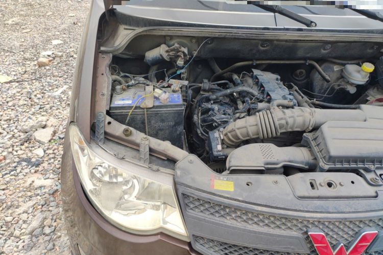 Used Wuling Hongguang 2015 1.5L S Basic Version China V Standard Engine Bay Right