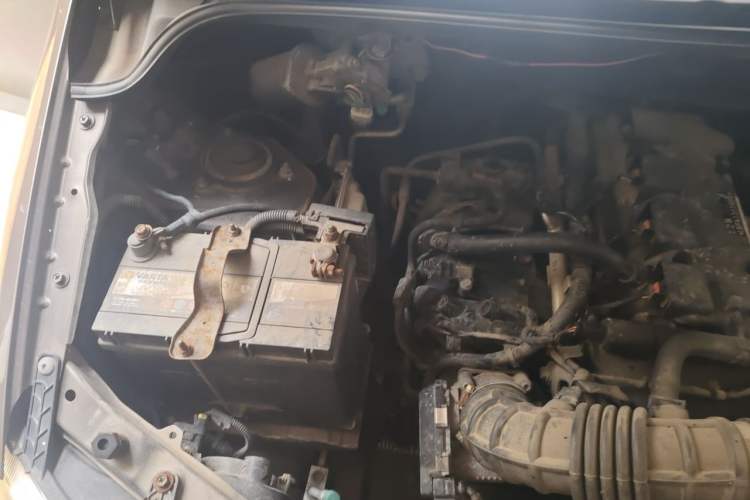 Used Wuling Hongguang 2015 1.5L S Basic Version China V Standard Engine Bay Right
