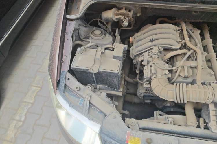 Used Wuling Hongguang 2015 1.2L S Base Model China V Standard Engine Bay Right