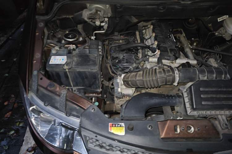 Used Wuling Hongguang 2015 1.5L S Basic Version China V Standard Engine Bay Right