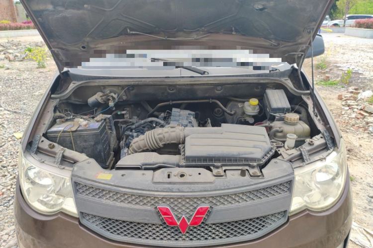 Used Wuling Hongguang 2015 1.5L S Basic Version China V Standard Engine Bay