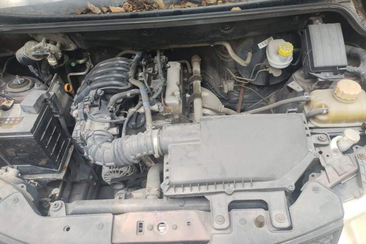 Used Wuling Hongguang 2015 1.2L S Base Model China V Standard Engine Bay