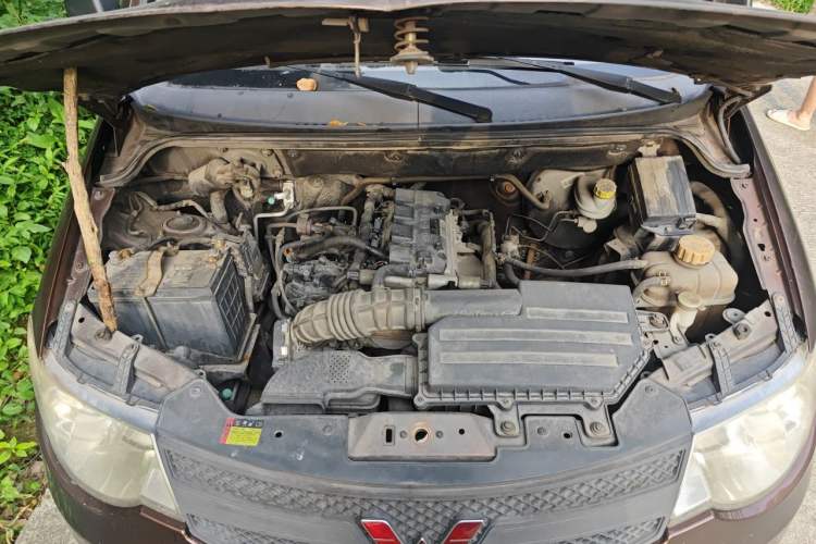 Used Wuling Hongguang 2015 1.5L S Base Model China IV Engine Bay