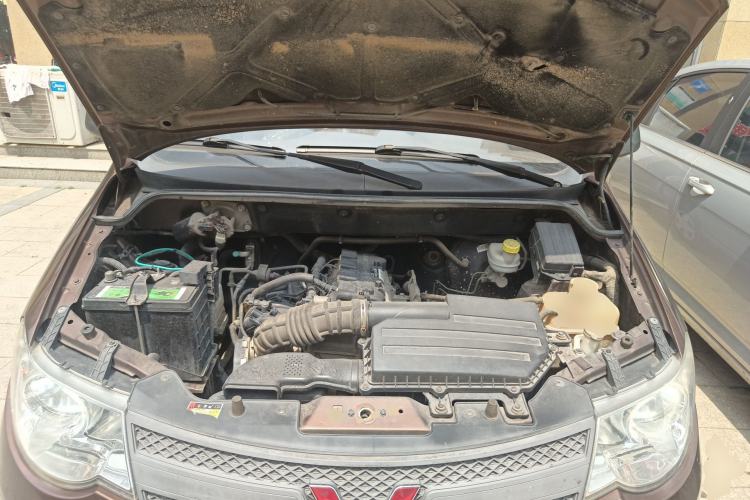 Used Wuling Hongguang 2015 1.5L S Basic Version China V Standard Engine Bay