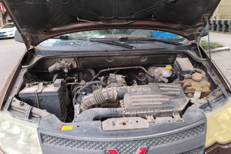 Used Wuling Hongguang 2015 1.5L S Basic Version China V Standard Engine Bay
