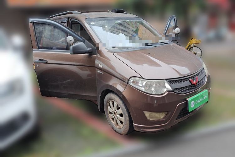 Used Wuling Hongguang 2015 1.5L S Basic Version China V Standard Front Right 45 Deg