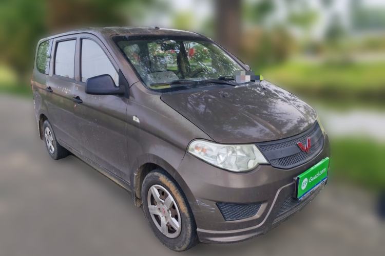 Used Wuling Hongguang 2015 1.5L S Basic Version China V Standard Front Right 45 Deg