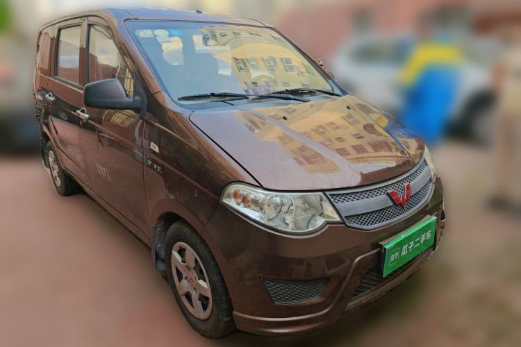 Used Wuling Hongguang 2015 1.5L S Basic Version China V Standard Front Right 45 Deg
