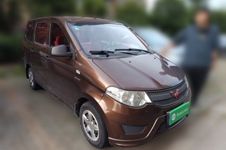 Used Wuling Hongguang 2015 1.5L S Basic Version China V Standard Front Right 45 Deg