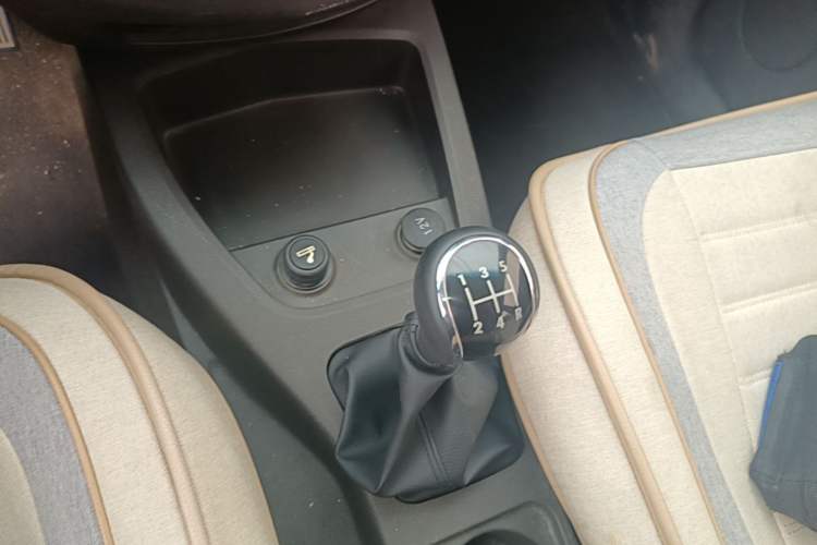Used Wuling Hongguang 2015 1.2L S Base Model China IV Gear Lever