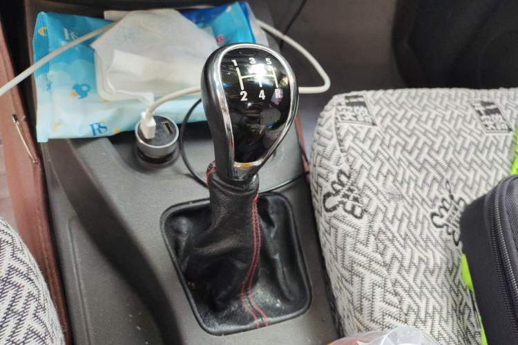 Used Wuling Hongguang 2015 1.5L S Base Model China IV Gear Lever