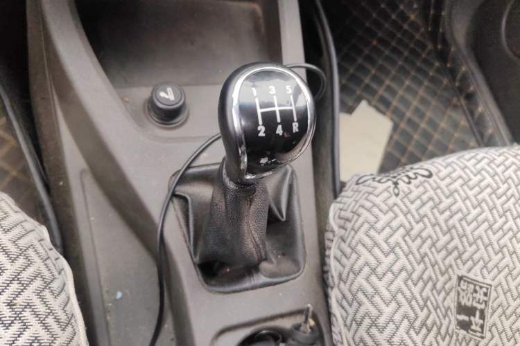 Used Wuling Hongguang 2015 1.5L S Base Model China IV Gear Lever