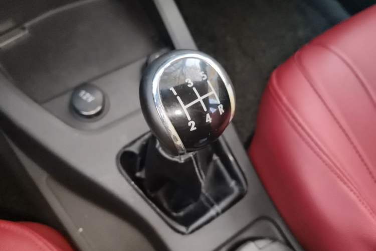 Used Wuling Hongguang 2015 1.2L S Base Model China IV Gear Lever