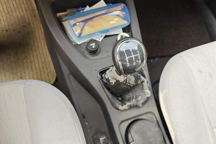 Used Wuling Hongguang 2015 1.2L S Base Model China V Standard Gear Lever