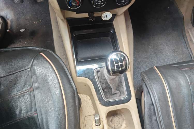 Used Wuling Hongguang 2015 1.5L S1 Luxury National Emission Standard V Gear Lever