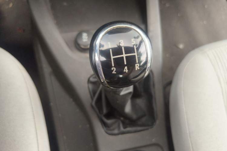 Used Wuling Hongguang 2015 1.2L S Base Model China IV Gear Lever