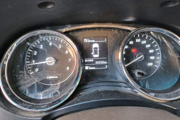 Used Wuling Hongguang 2015 1.5L S1 Luxury National Emission Standard V Instrument Cluster