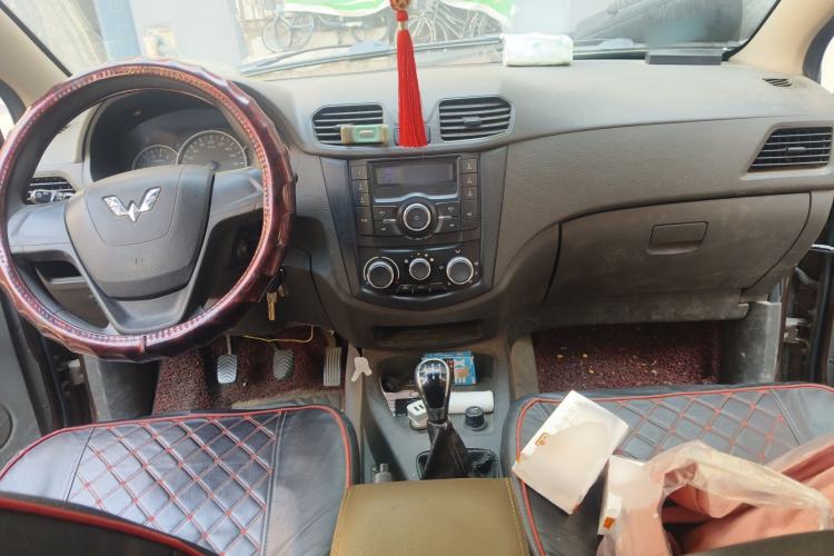 Used Wuling Hongguang 2015 1.5L S1 Standard China V-Emission Standards Interior 2